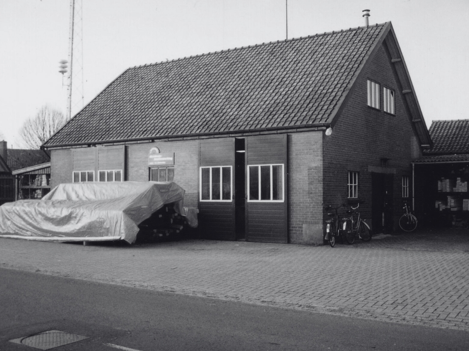 Oprichting Bronkhorst machinale houtbewerking op 1 oktober 1986 in Uddel aan de Garderenseweg